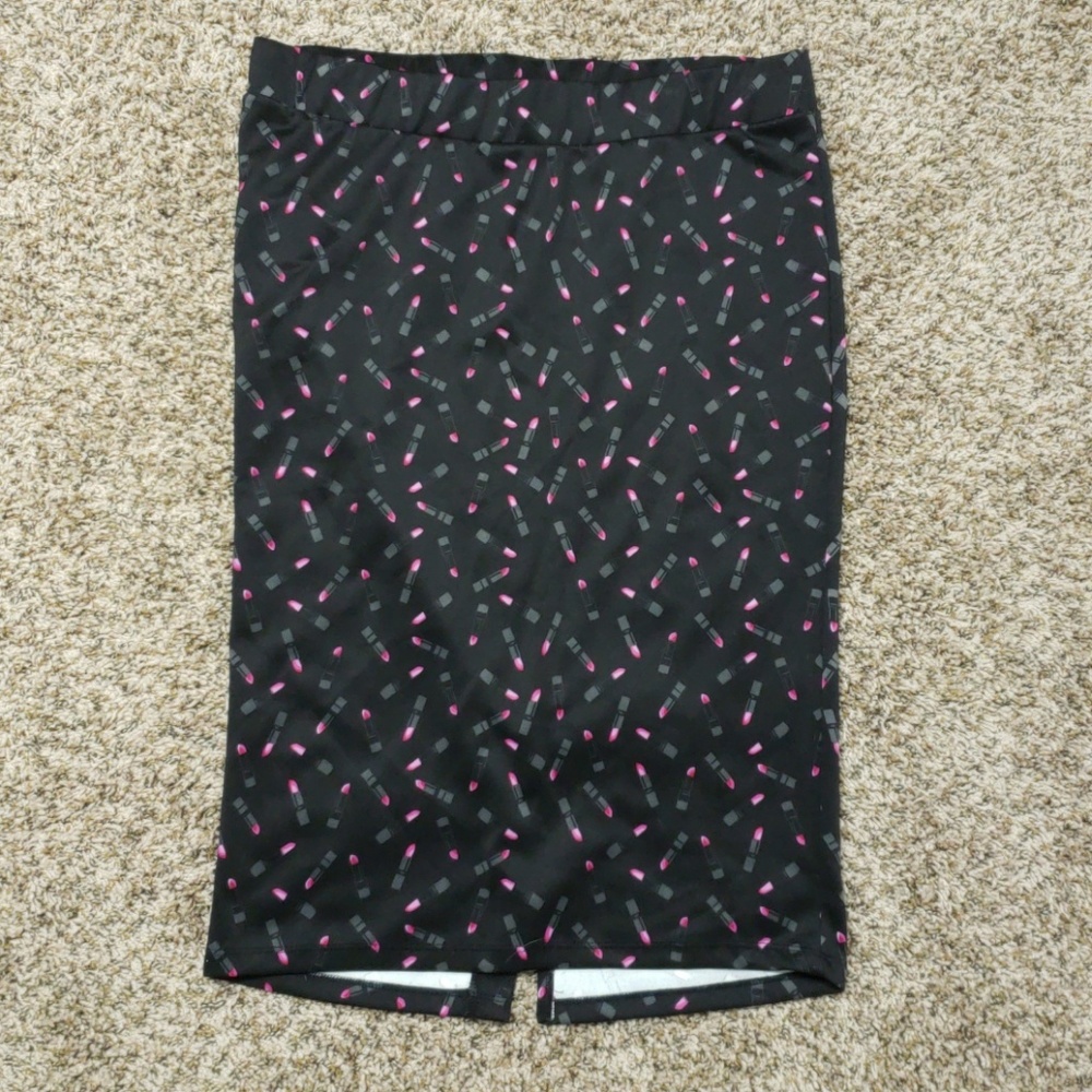 Lipstick pencil skirt
